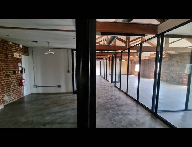 303M² OFFICE FOR SALE IN WOODSTOCK